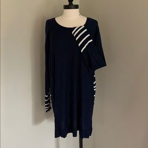 Lightweight cotton sweater in navy and white